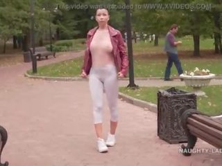 Mince blanc étroit leggings et pur blouse… did vous vérifier dehors ma cameltoe ;?