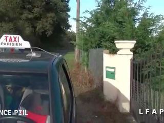 Cette betje eje francaise en içki geýim se fait ramoner le cul par le taximan