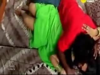 Indiane tamil grown-up aunty qirje me të saj partner