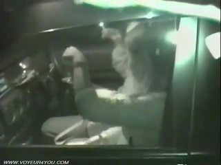 Amatieri pāriem sekss saspraude iekšā no the automašīna