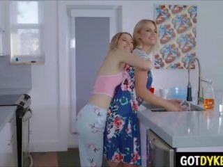 Lesbietiškas nešvankus klipas su viliojantis puma kaimynas