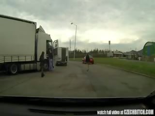 Čehi mammīte strumpet fucked uz automašīna