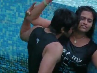 Sul indiana desi bhabhi exceptional romance em a nadar piscina - hindi quente curto movie-2016