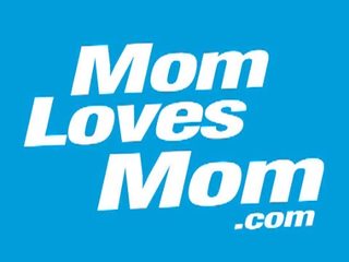 Mamma elsker mamma: concupiscent blond momma i rød strømper tar det dobbelt