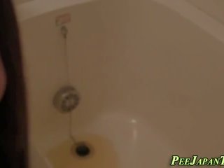 Ýapon ho pees in bath