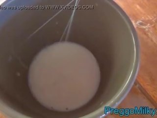 我的 lactation 乳房 喷出 听 到 该 声音 的 乳房 牛奶