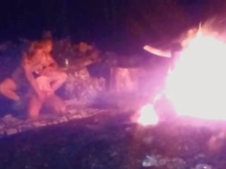 Pozno noč bonfire fukanje