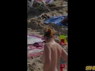 Adembenemend groot tieten topless milfs - voyeur amateur strand mov