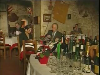 Elegant warga itali marriageable menipu suami pada restoran